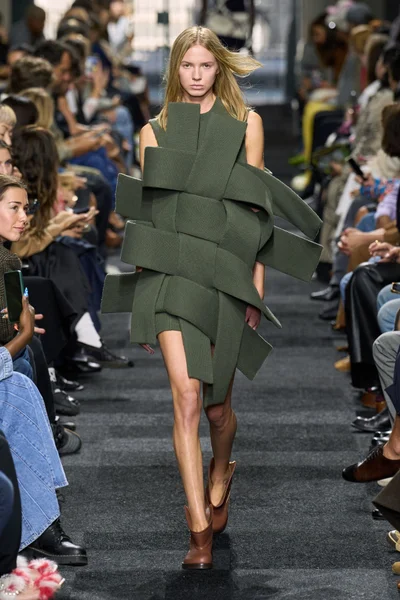 Look 13